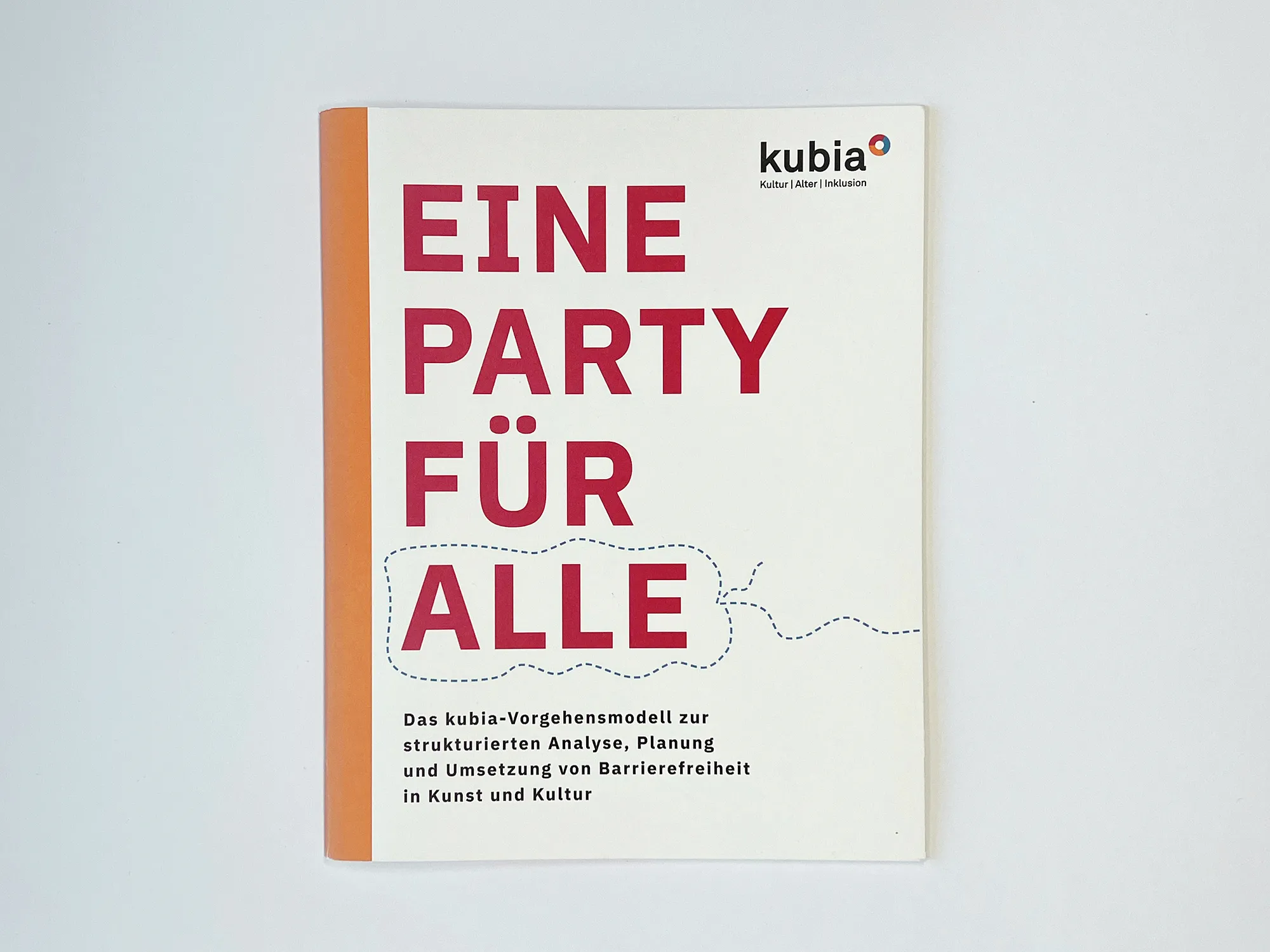 Foto einer Geschlossenen Broschüre mit dem Titel „Eine Party für Alle"
